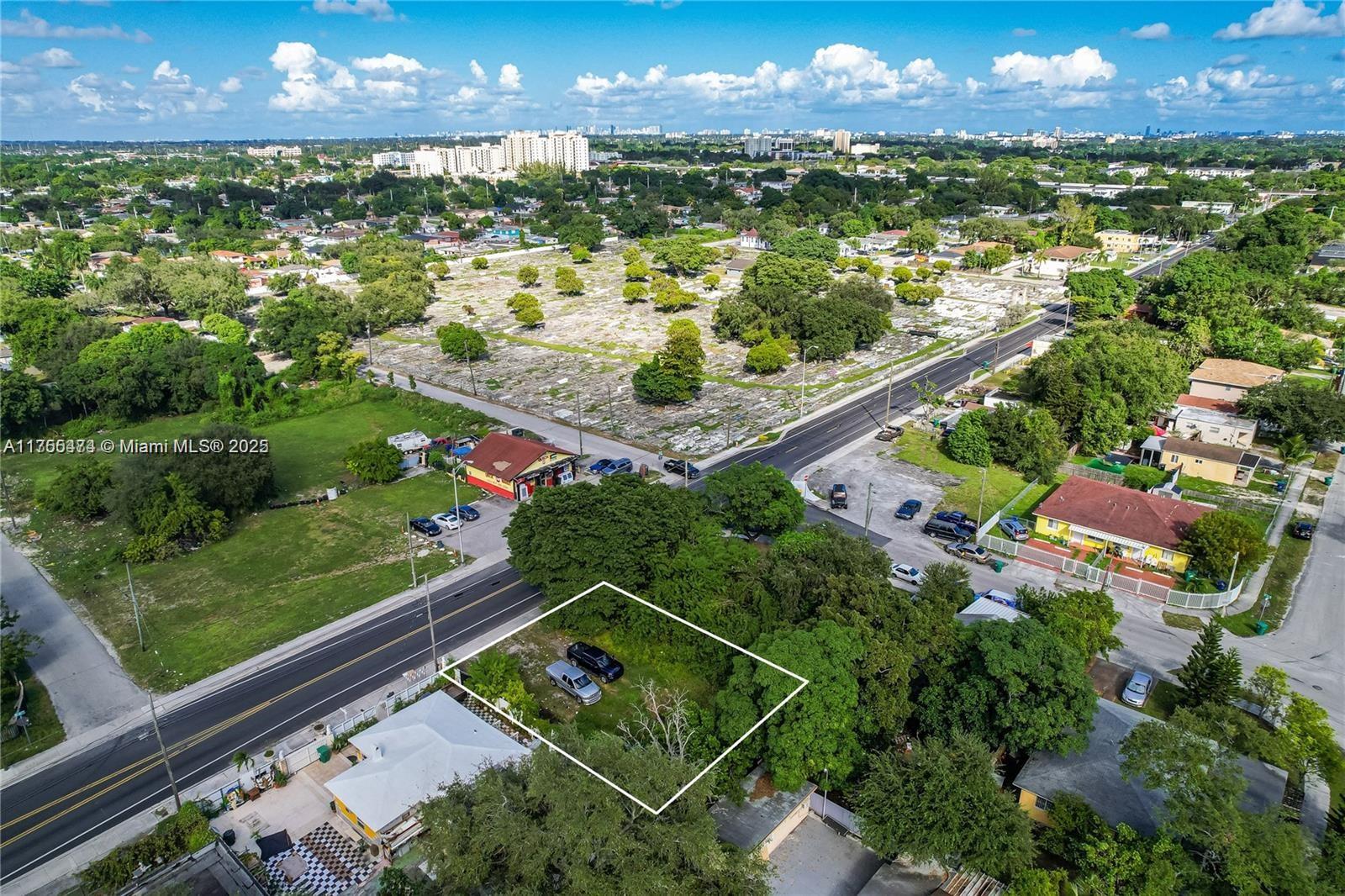 LAURAVILLE GARDENS - Land