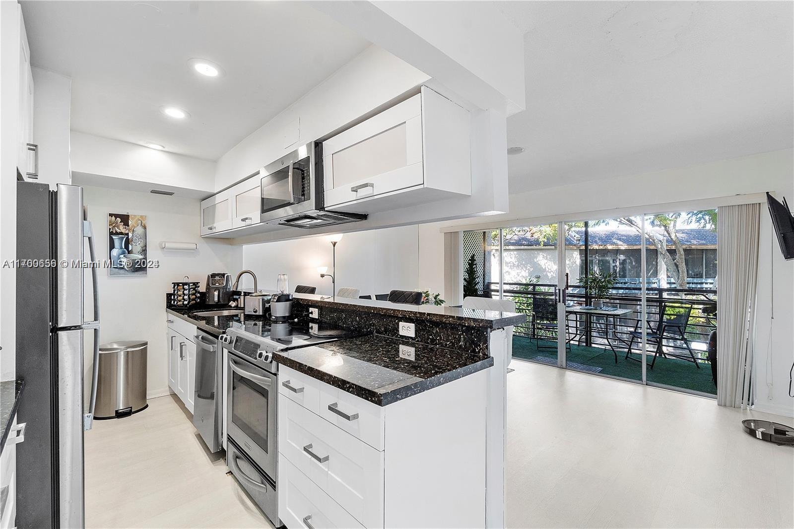 5236 Ne 6th Ave G25, Oakland Park, Miami-Dade County, Florida - 2 Bedrooms  
1 Bathrooms - 