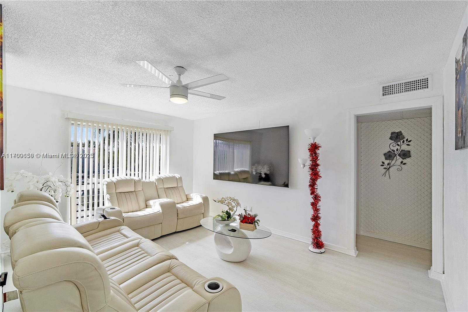 5236 NE 6th Ave G25