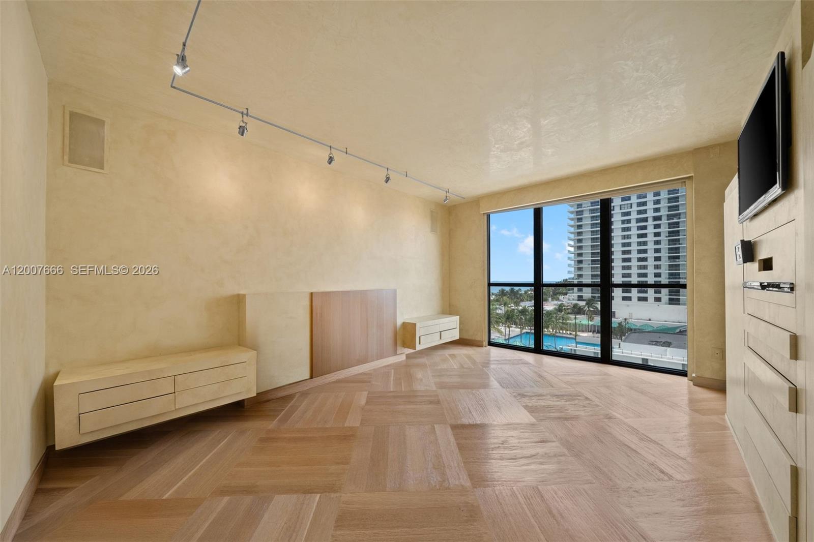BAL HARBOUR TOWER CONDO - Residential