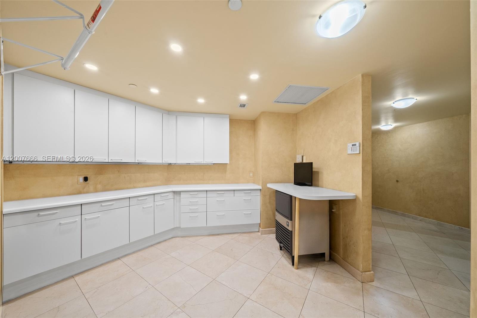 BAL HARBOUR TOWER CONDO - Residential