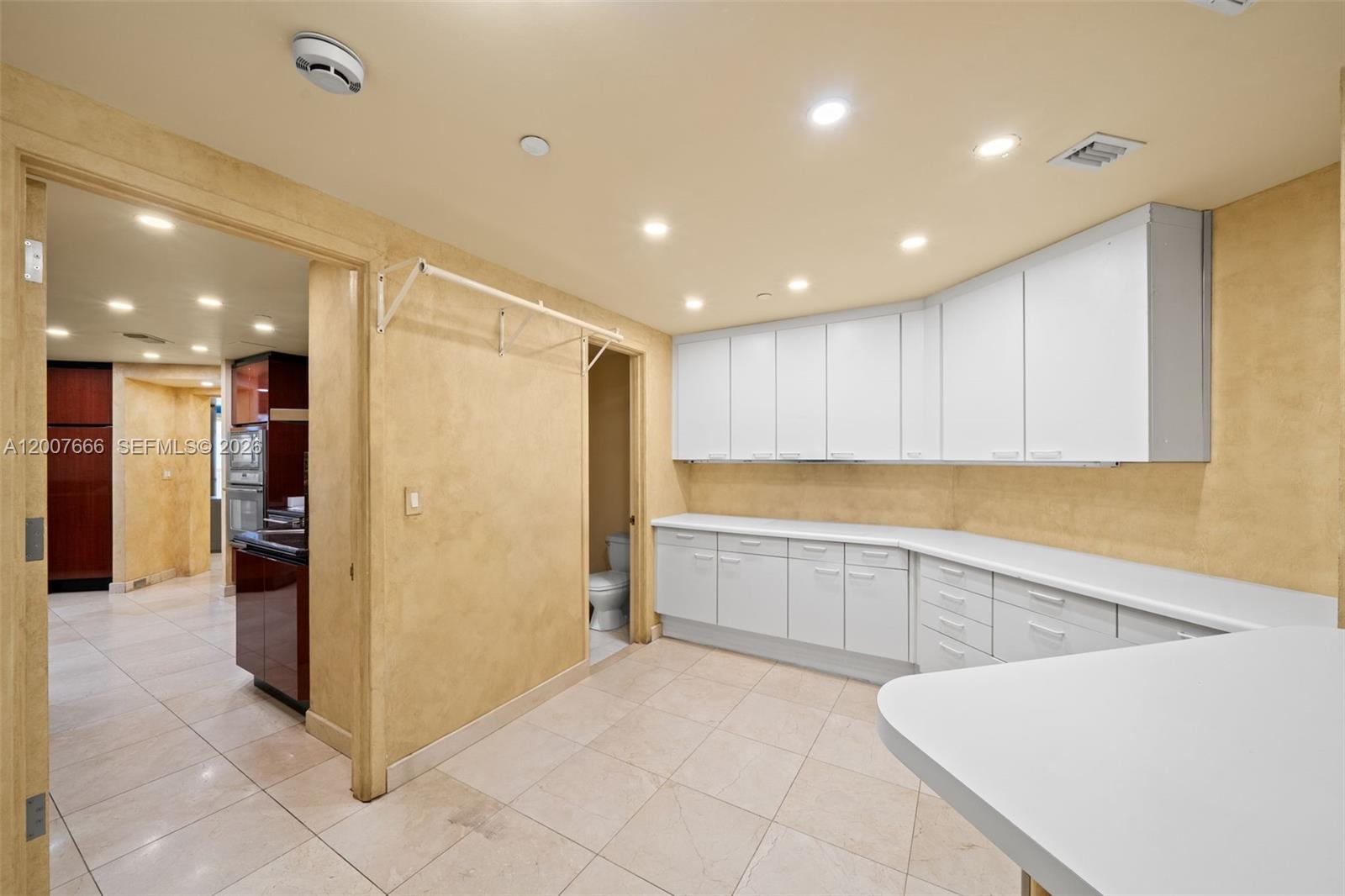 BAL HARBOUR TOWER CONDO - Residential