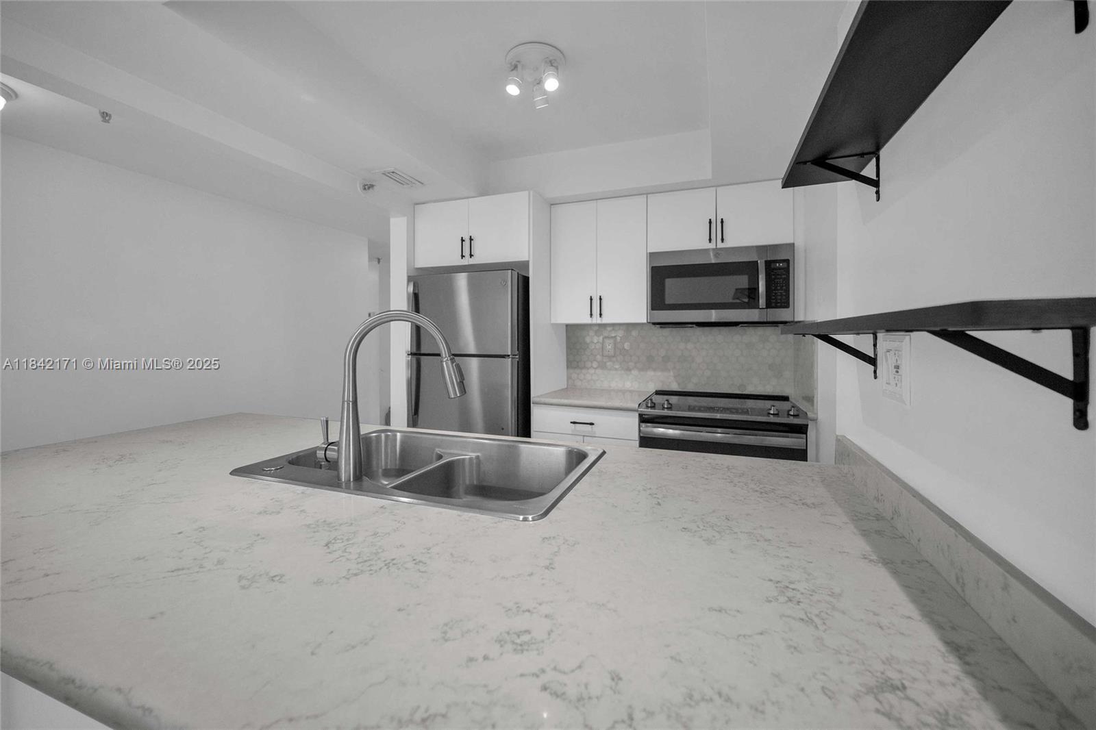 MADISON DOWNTOWN CONDO - Residential