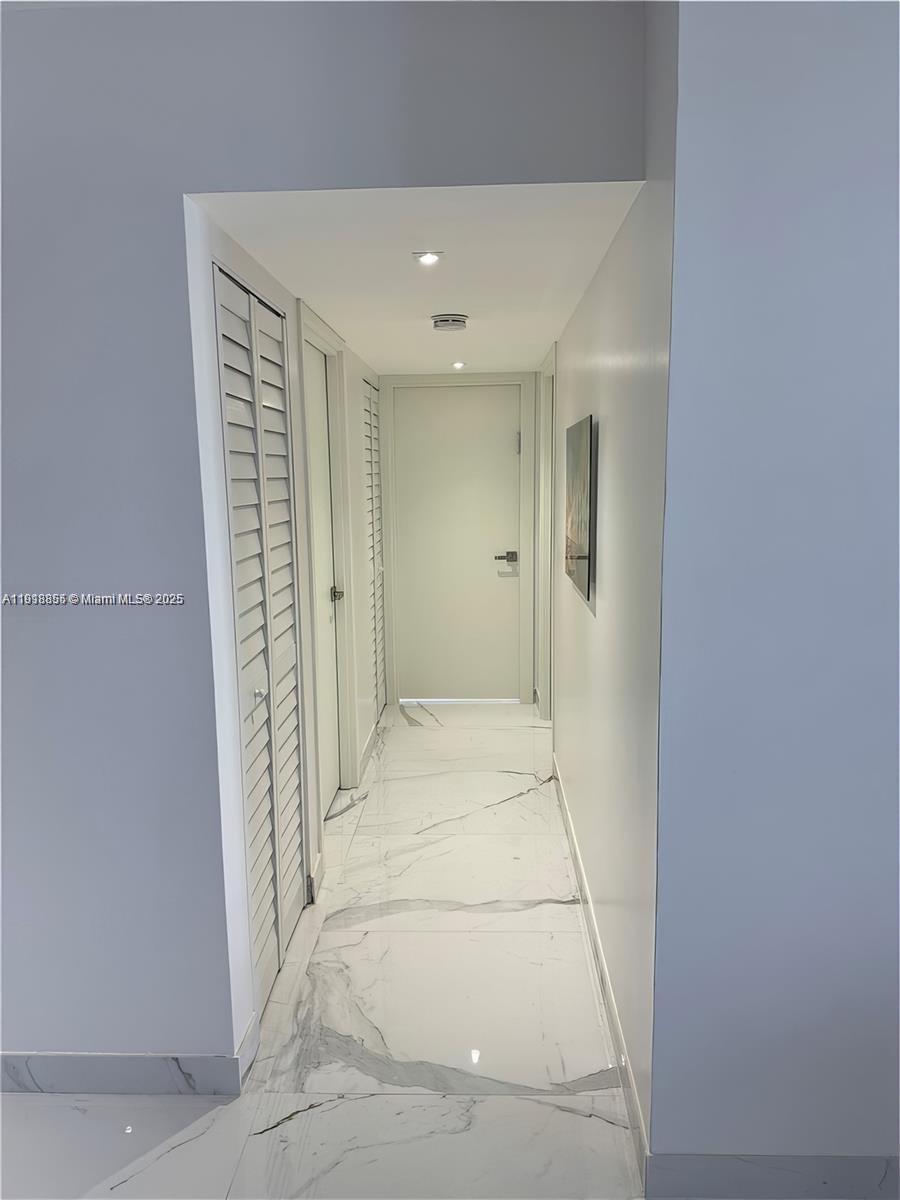 HALLMARK OF HOLLYWOOD CON - Residential