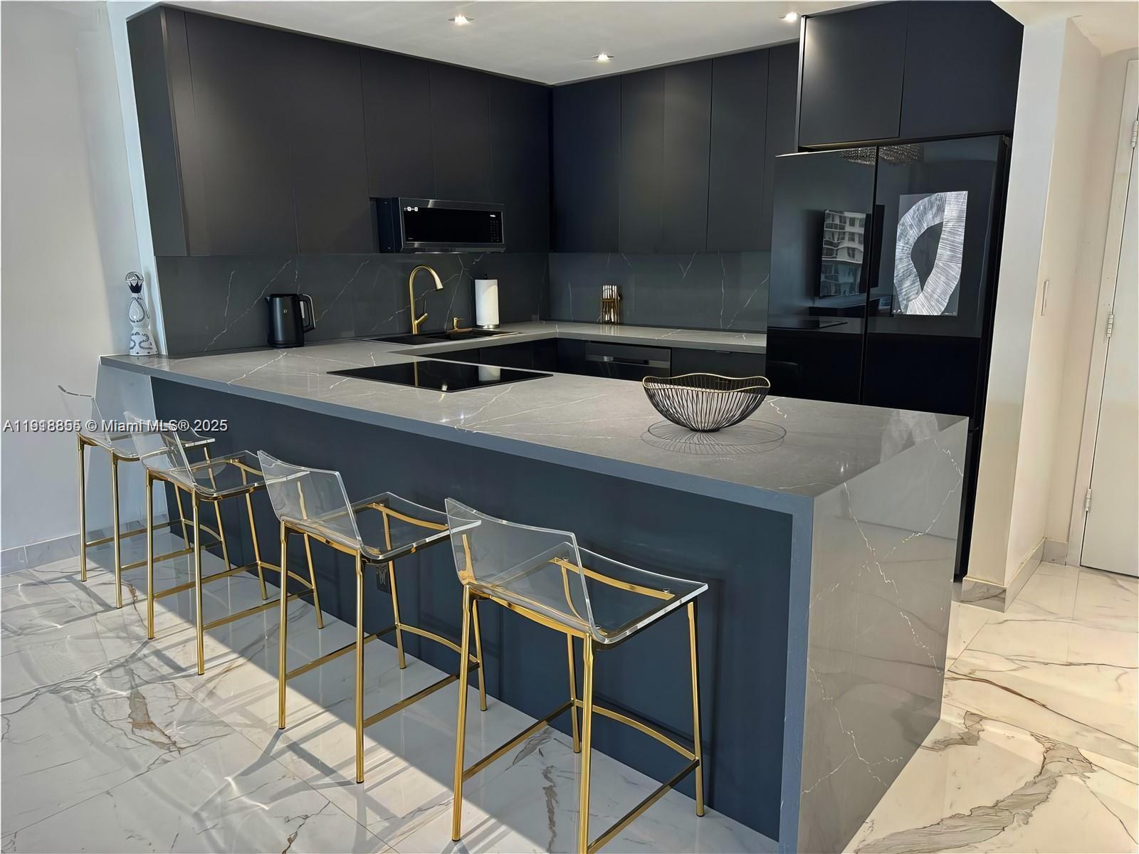 HALLMARK OF HOLLYWOOD CON - Residential