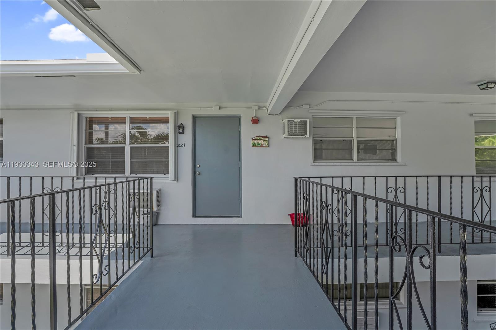 PEMBROKE HOUSE CONDO - Residential