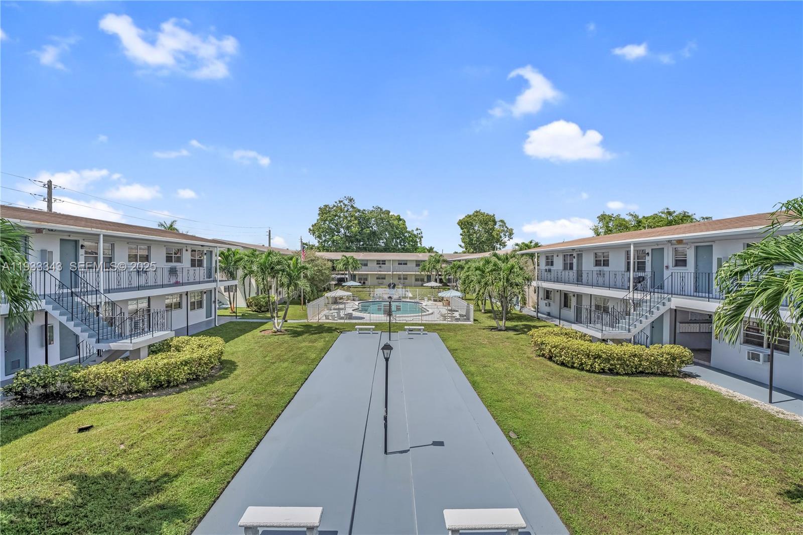 PEMBROKE HOUSE CONDO - Residential