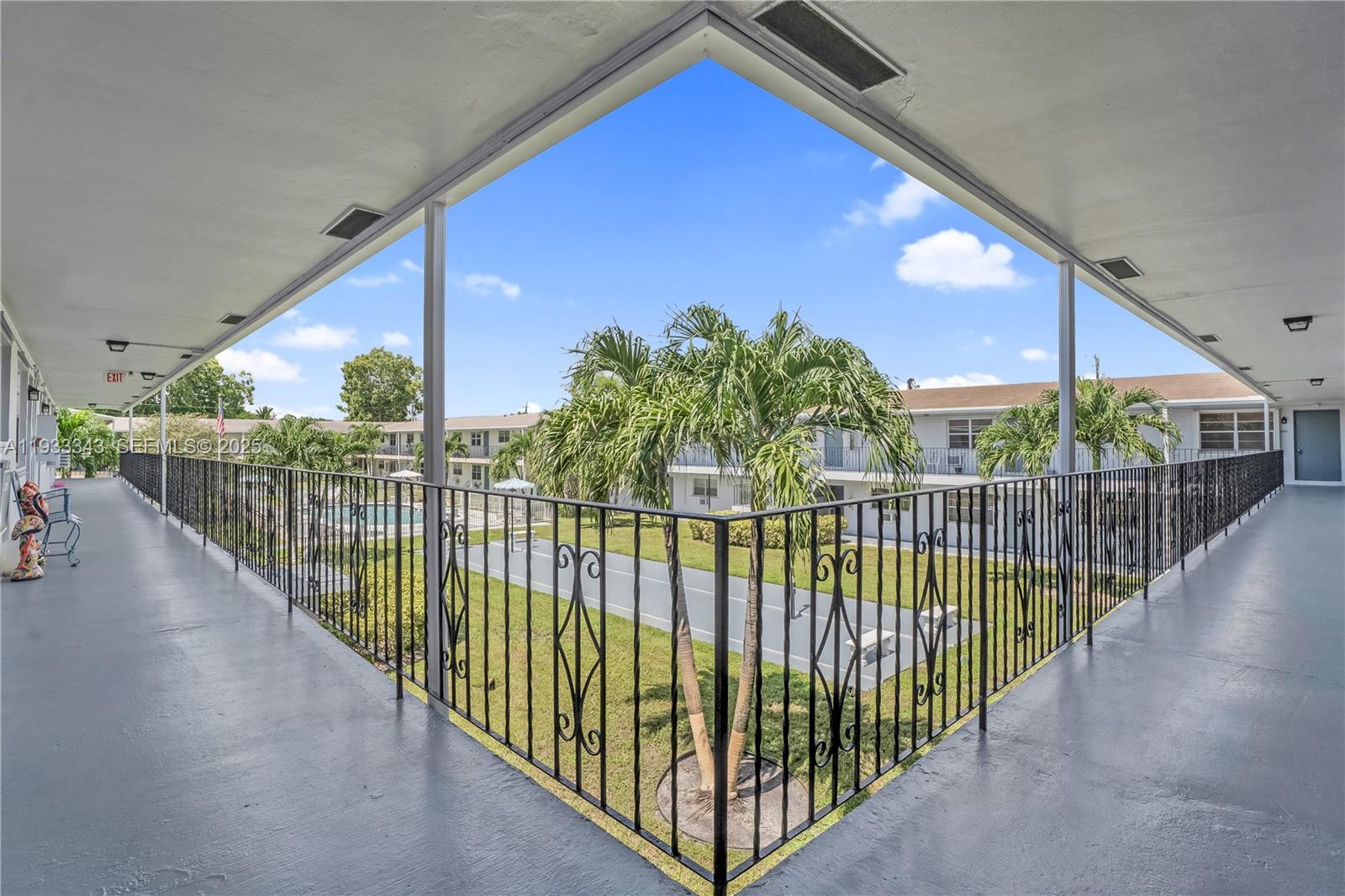 PEMBROKE HOUSE CONDO - Residential