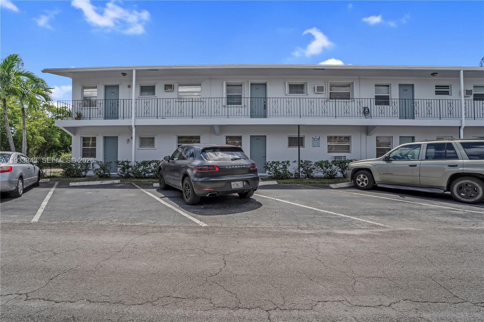 PEMBROKE HOUSE CONDO - Residential