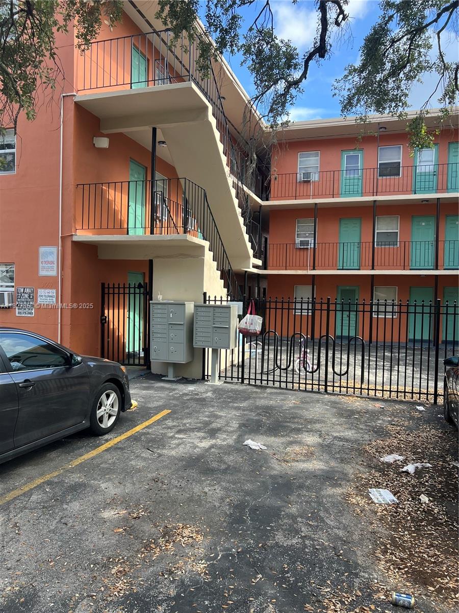 Centrally located One bedroom 1 bath apartment. Minutes from Coral Gables, Coc Walk and US1. Water and trash included.