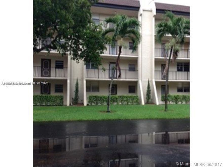 Lovely 1 Bed 1 Bath condo located on first floor with views of the lake, tile thru out and vinyl floor in th ebedroom, freshly painted, white kitchen cabinets and appliances, new vanity in the bathroom. must see!!!close to main points of interest, airport, beaches and Top rated schools. Major highways and shopping centers, close to Nova and BCC. easy to show...CREDIT SCORE MUST BE 650 PER ASSOCIATION... only one pet per association. Tenant to pay R1S1 Realty screening fee $100.00