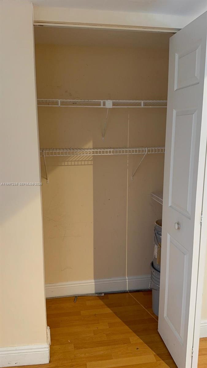 ROYAL OAKS CONDO - Residential Lease