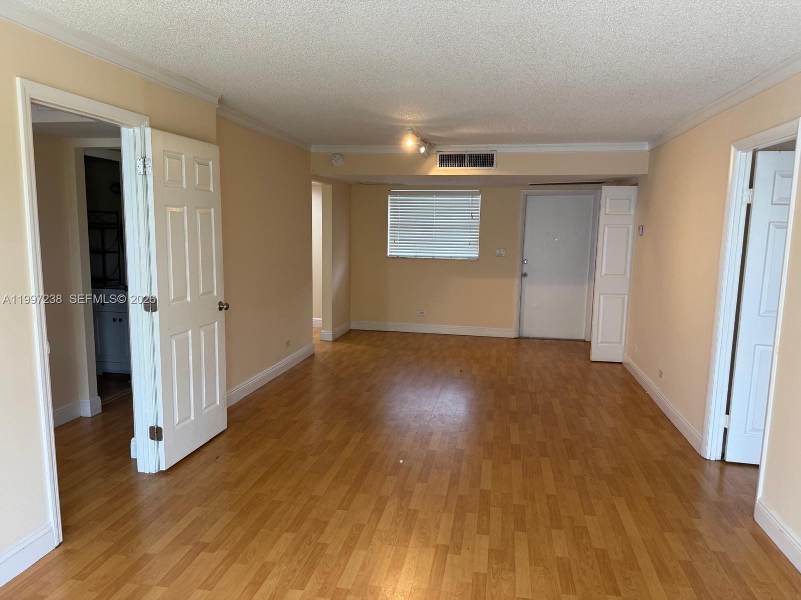 ROYAL OAKS CONDO - Residential Lease