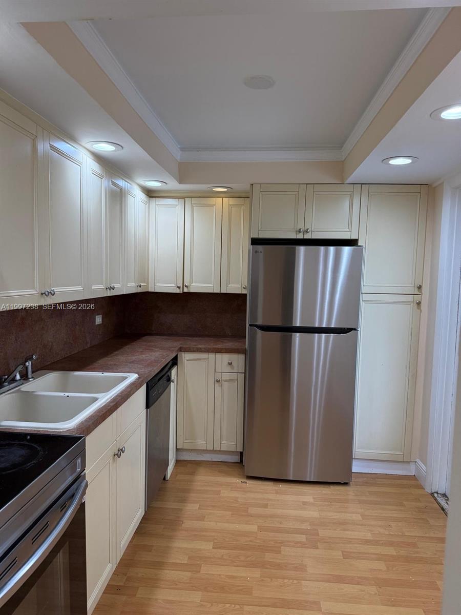 ROYAL OAKS CONDO - Residential Lease