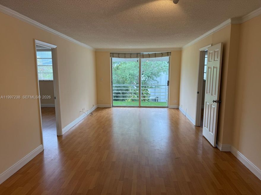 Spacious 2bed 2bath w/ plenty of space for Dining room area and Living room area to entertain guests. Master bedroom has large walk-in closet Balcony. Near I-95, shopping plazas, 441 & Aventura. Laundry on every floor.