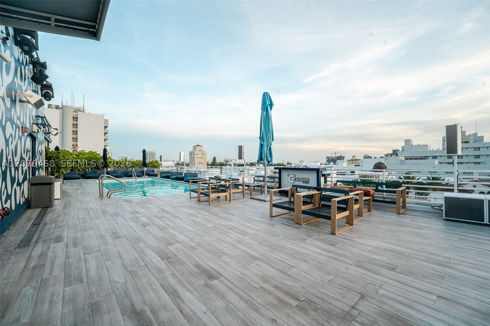 1060 Ocean Dr D206