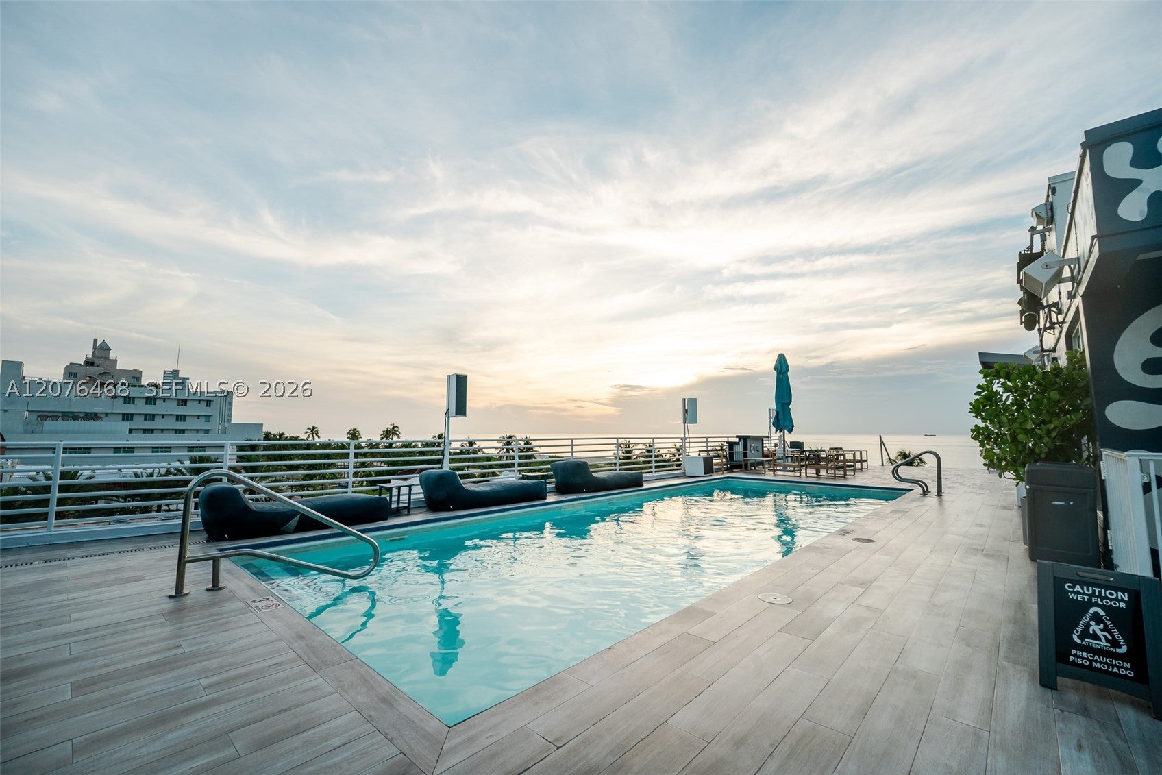 1060 Ocean Dr D206