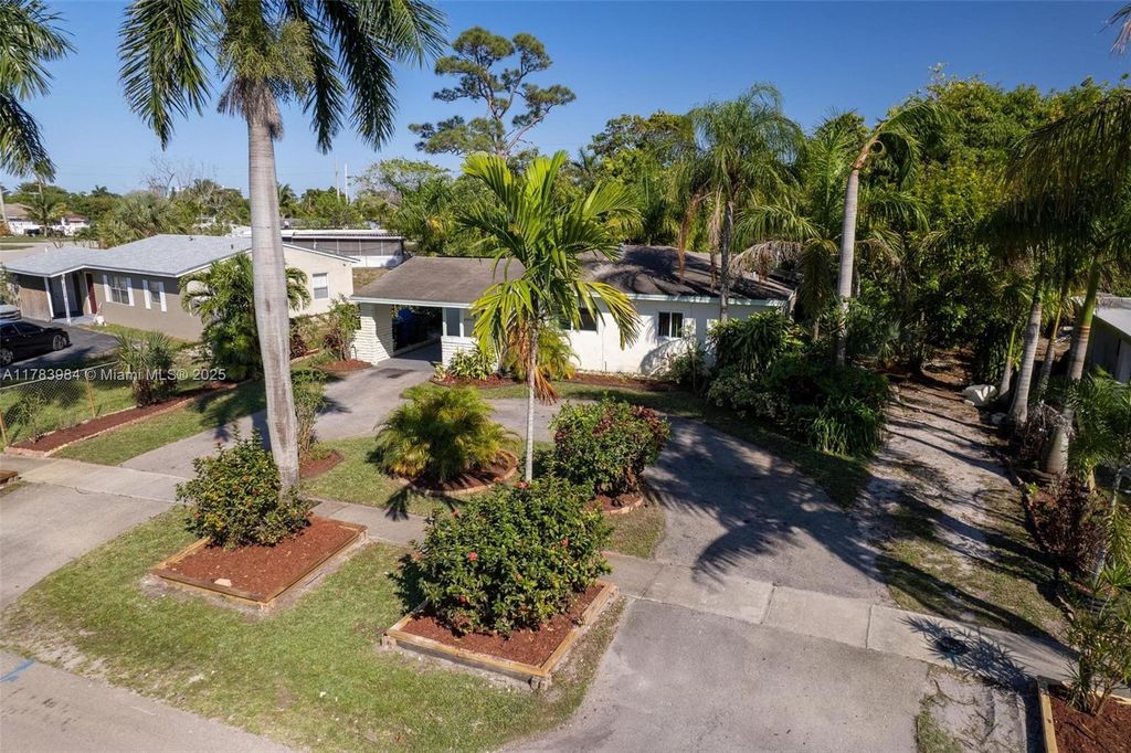 Photo of 810 Arizona Ave, Fort Lauderdale, FL 33312 (MLS # A11783984)