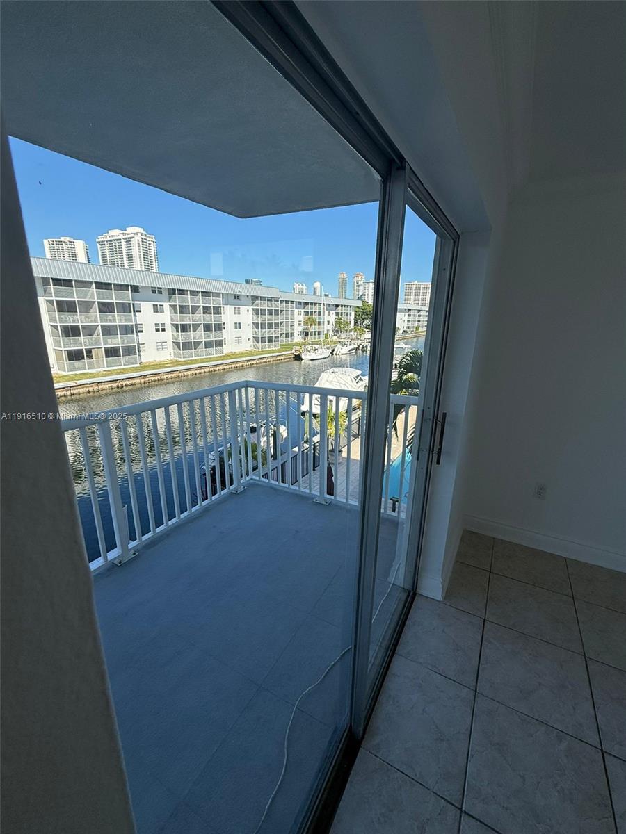 SUNSHORES CONDO - Residential