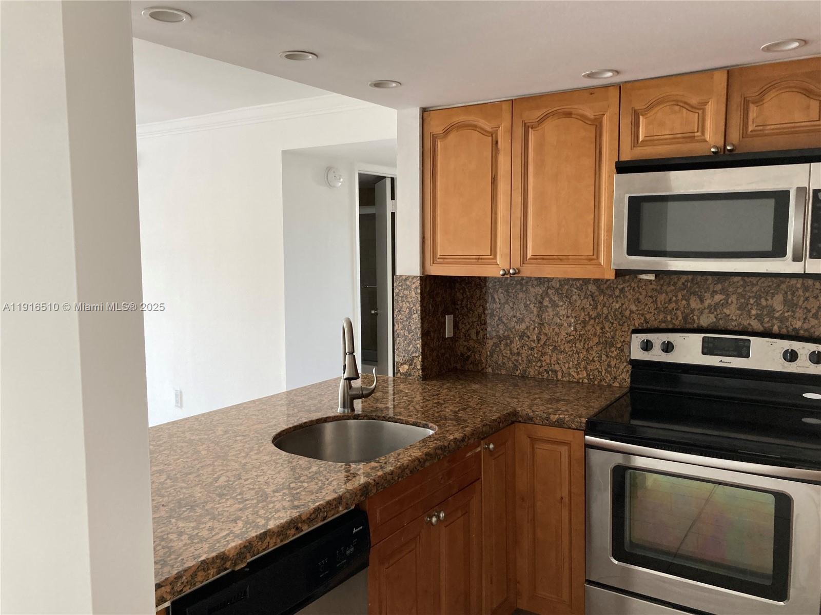 3527 NE 168th St 301