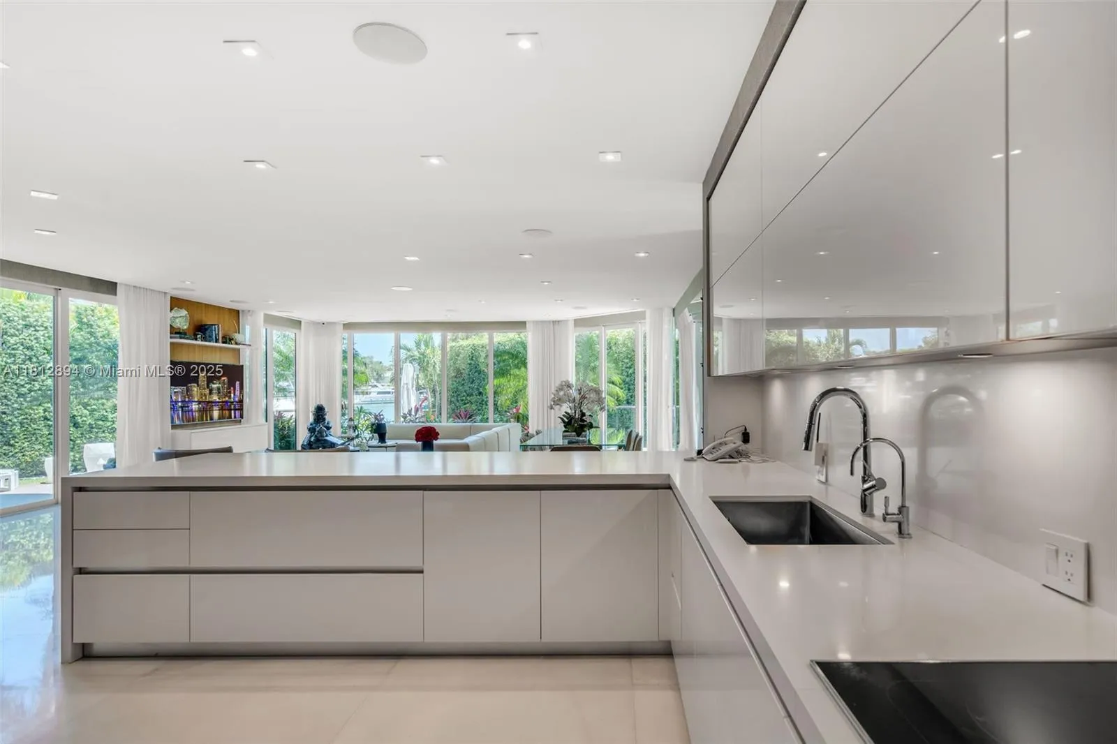 Key Biscayne, Florida 33149, United States, 6 Bedrooms Bedrooms, ,7 BathroomsBathrooms,Residential,Active,140636