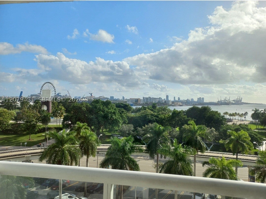 50 Biscayne Blvd 707