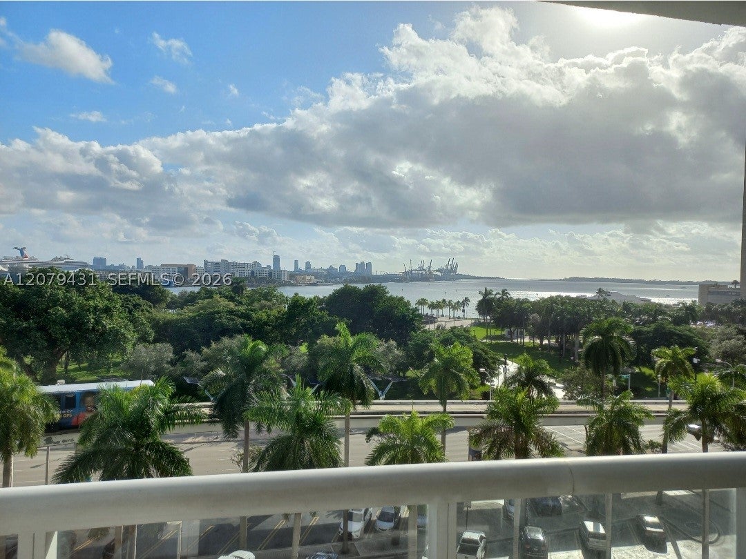 50 Biscayne Blvd 707