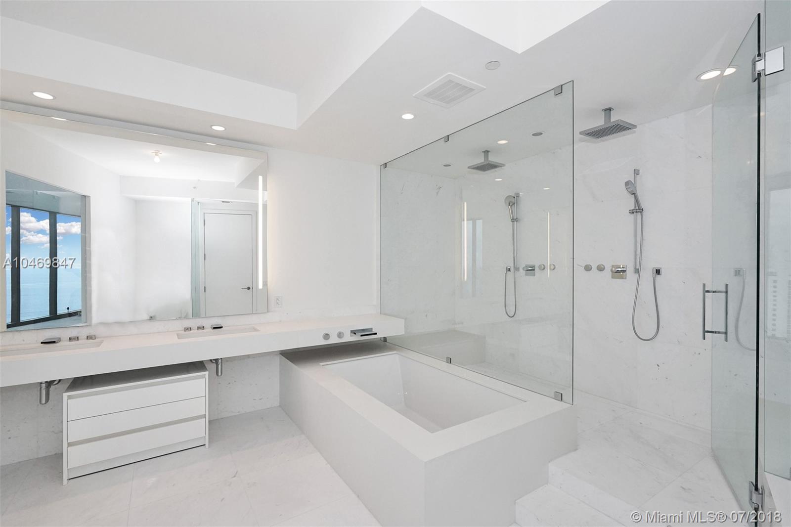 18555 COLLINS AVENUE COND - Residential