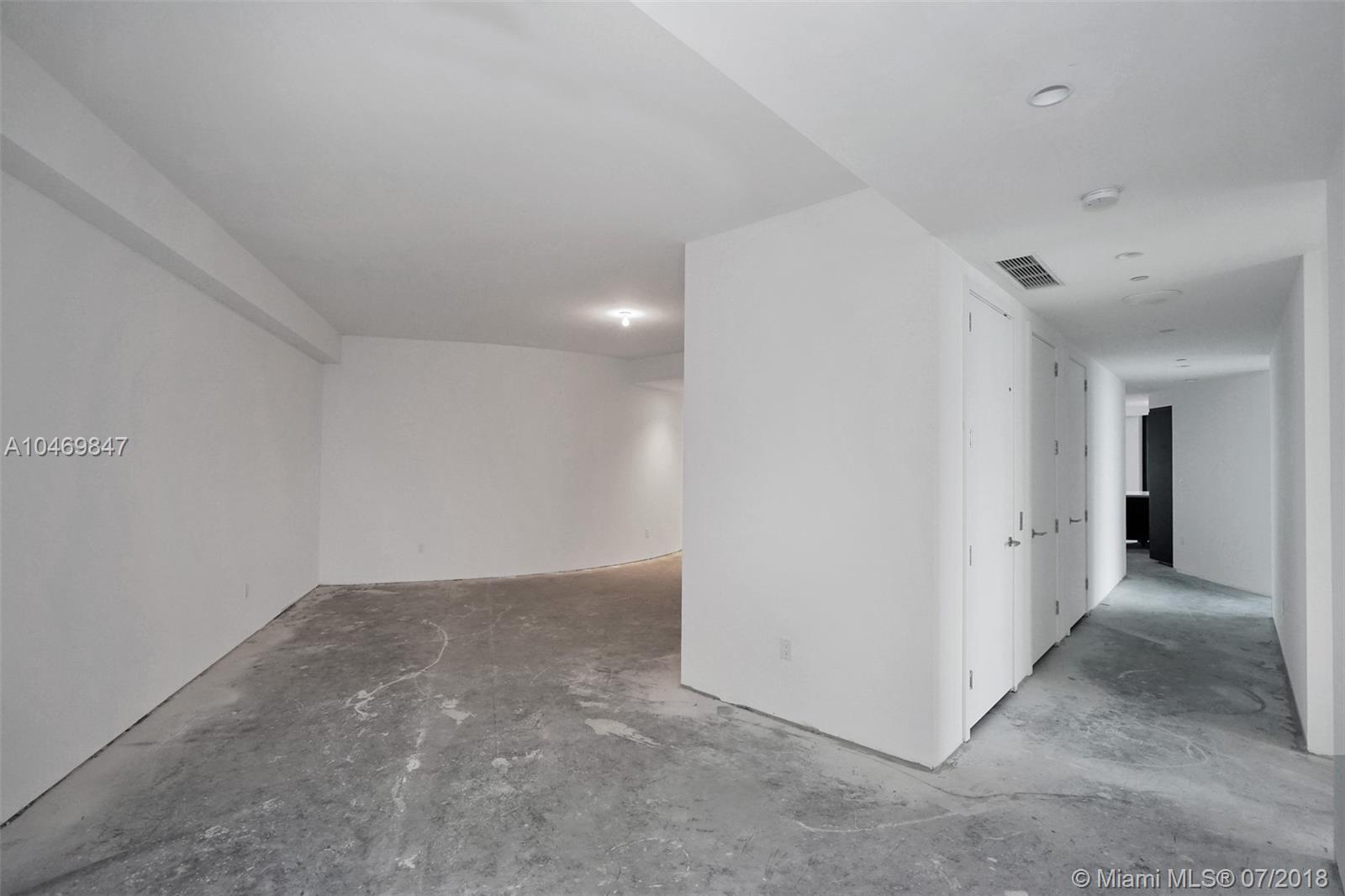 18555 COLLINS AVENUE COND - Residential