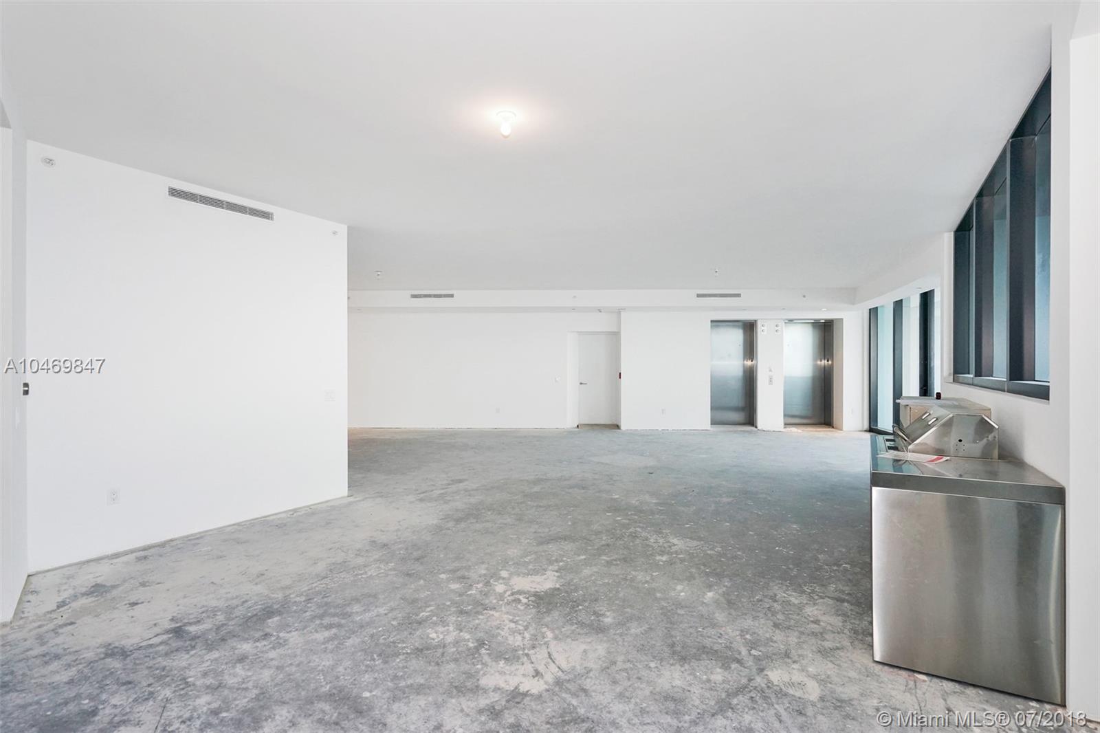 18555 COLLINS AVENUE COND - Residential