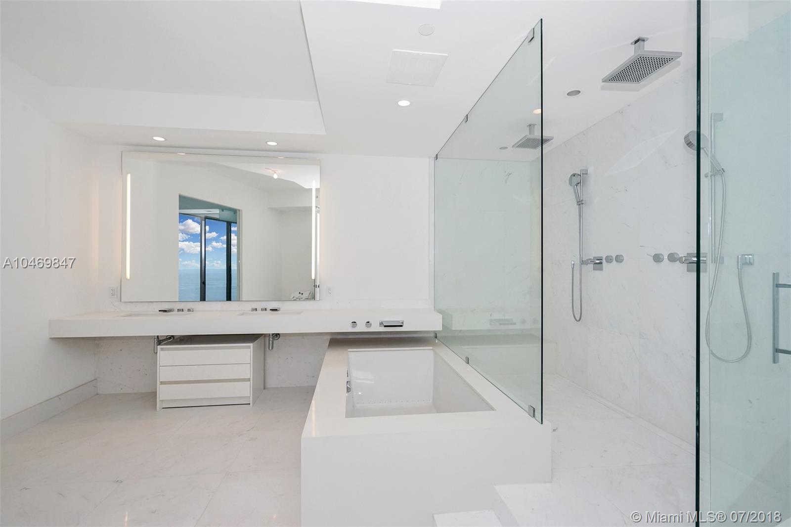 18555 COLLINS AVENUE COND - Residential