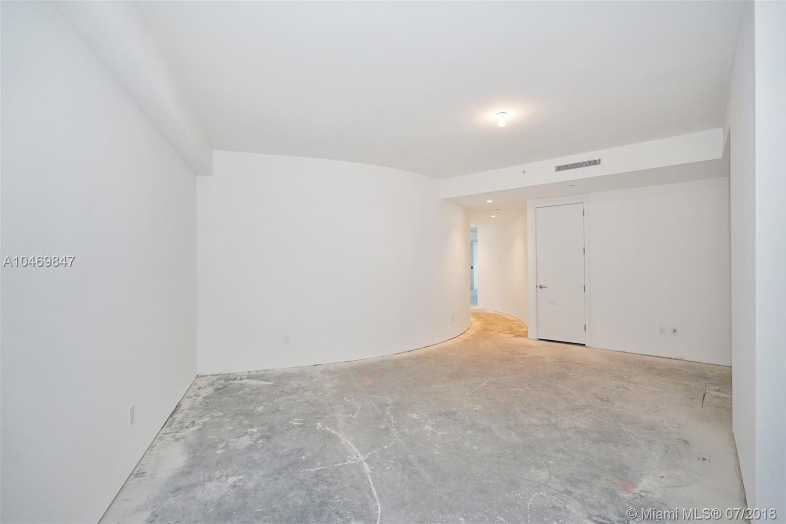 18555 COLLINS AVENUE COND - Residential