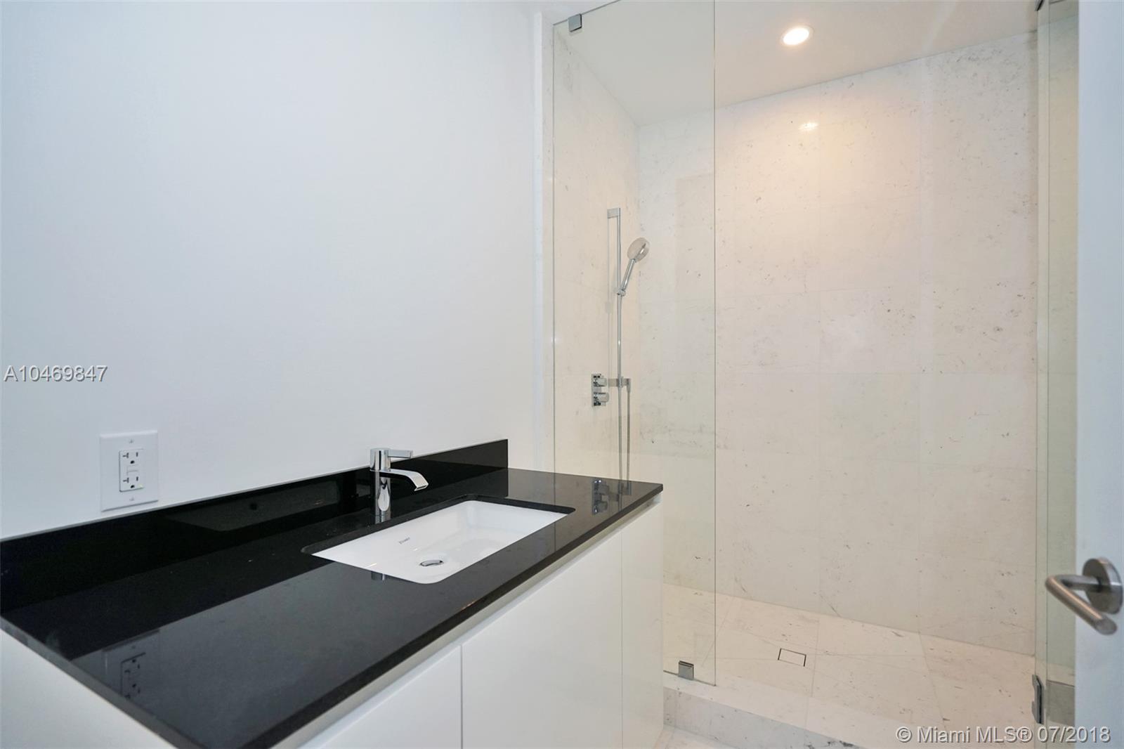 18555 COLLINS AVENUE COND - Residential