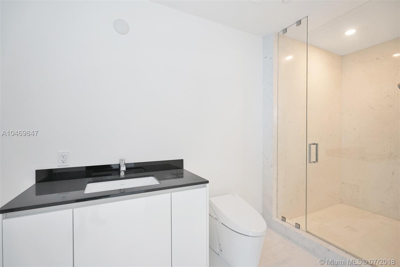 18555 COLLINS AVENUE COND - Residential