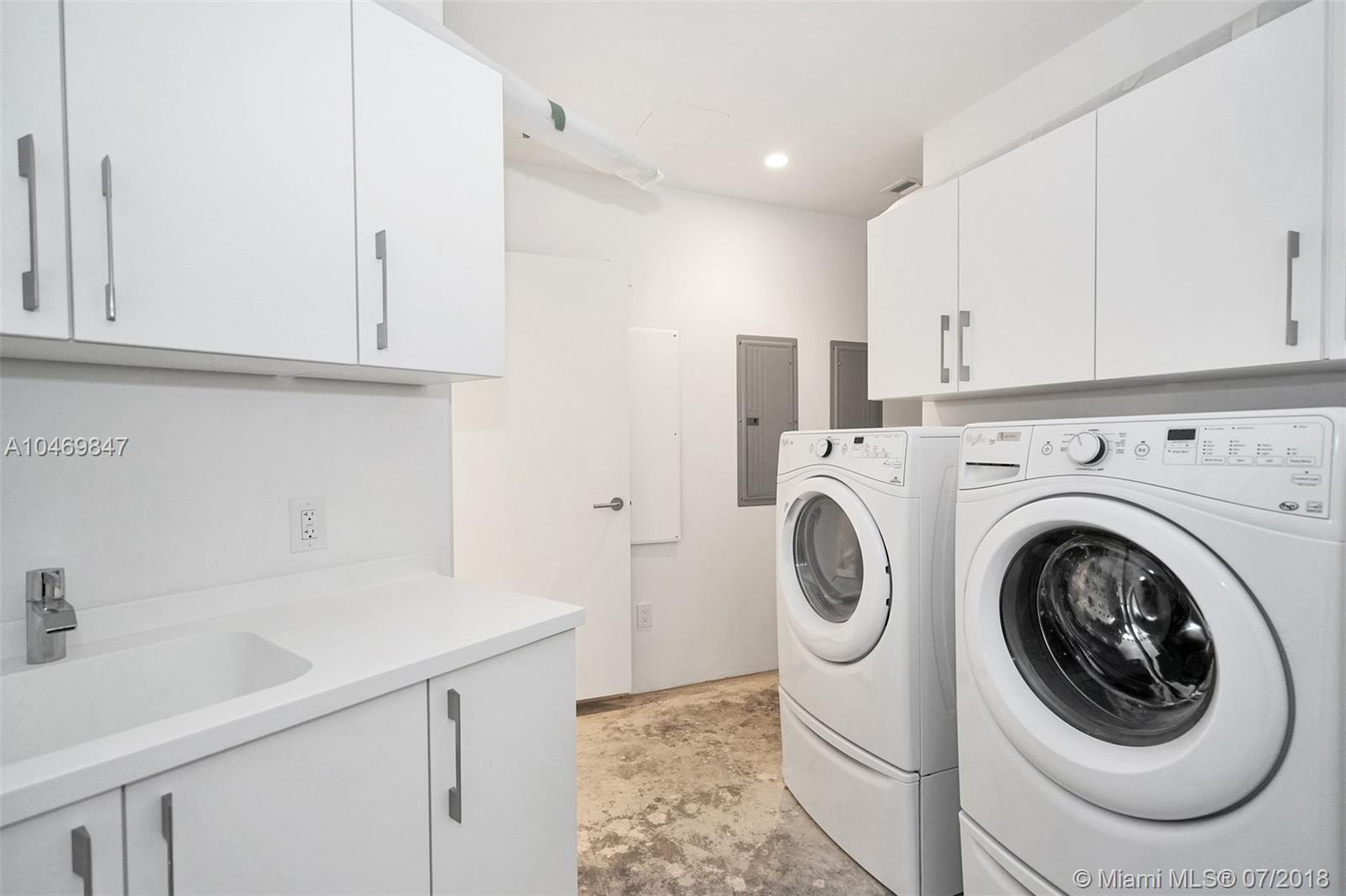 18555 COLLINS AVENUE COND - Residential