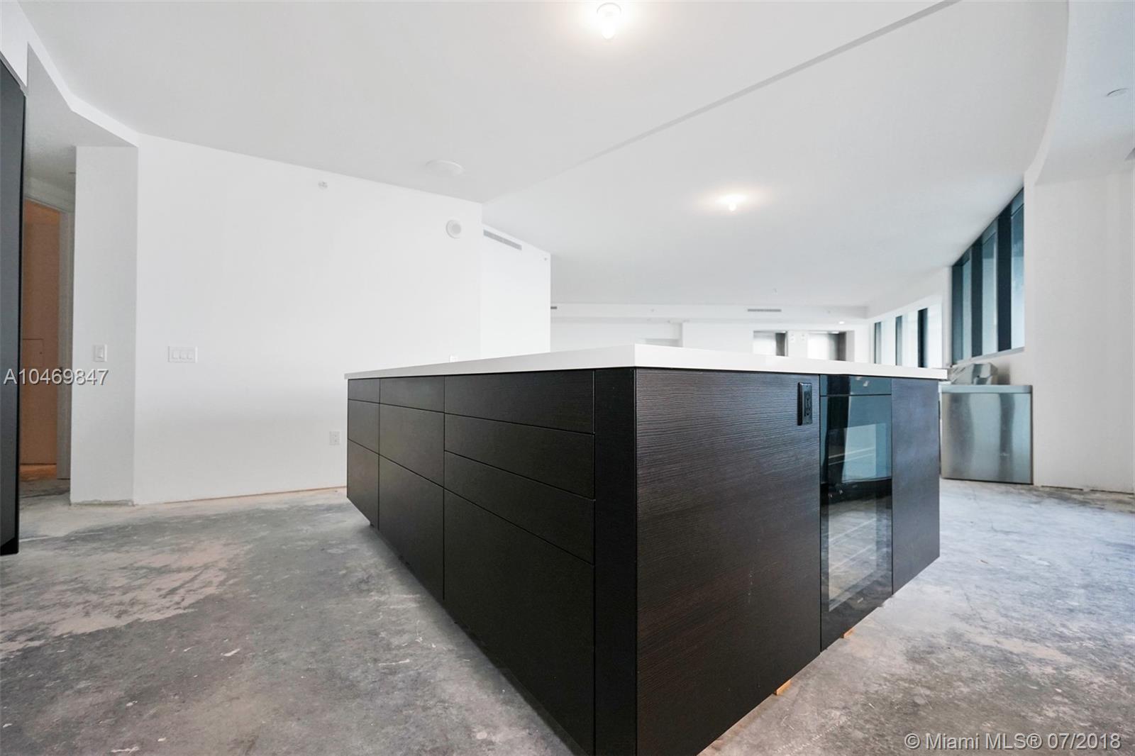 18555 COLLINS AVENUE COND - Residential