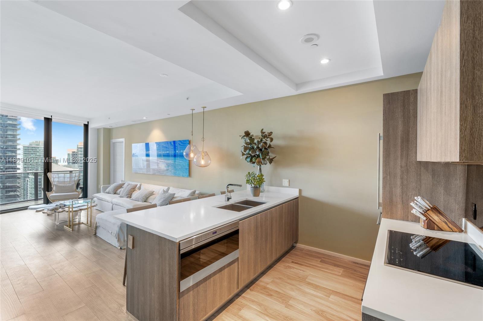 801 SMA RESIDENCES CONDO - Residential