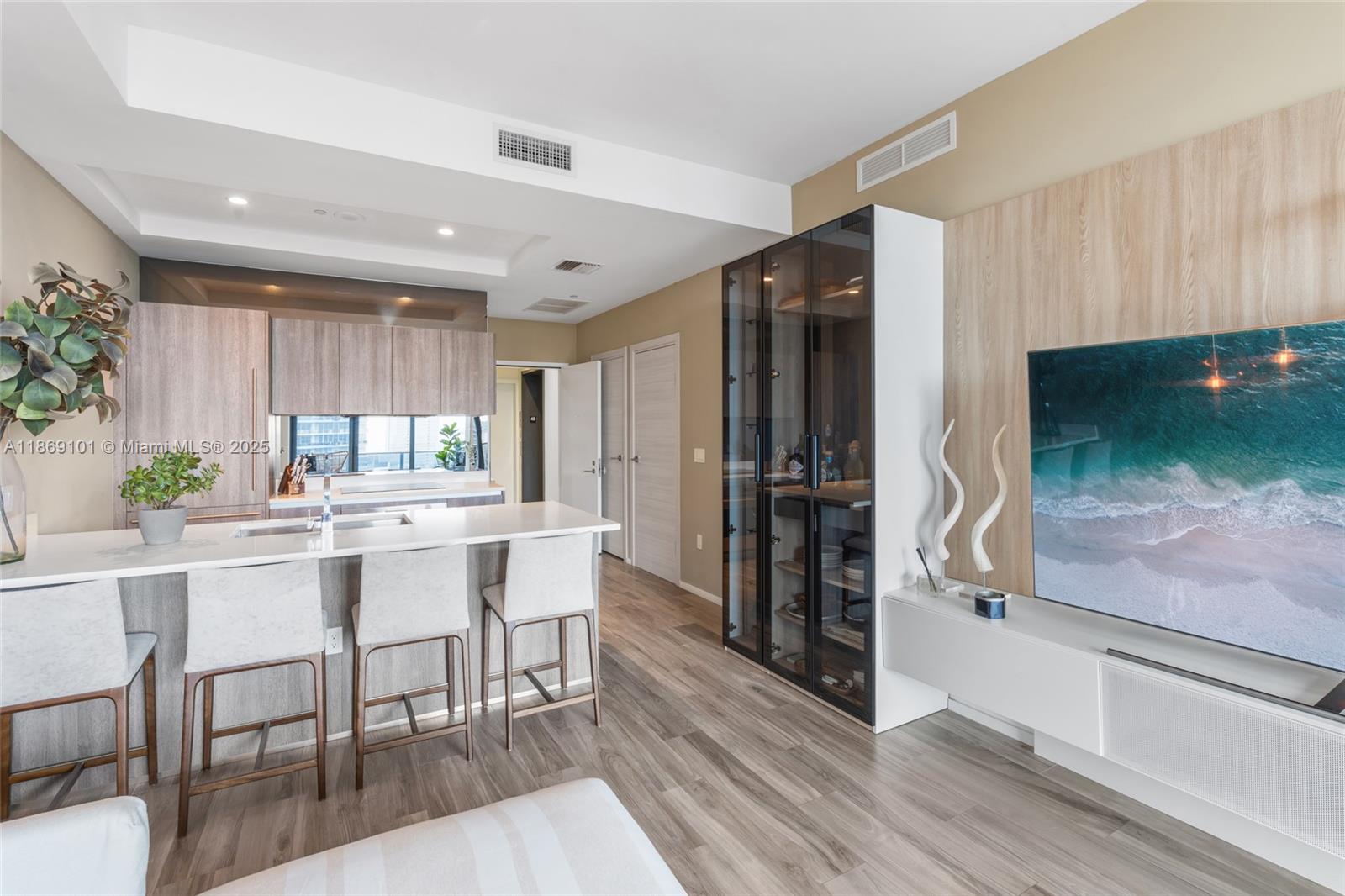 801 SMA RESIDENCES CONDO - Residential