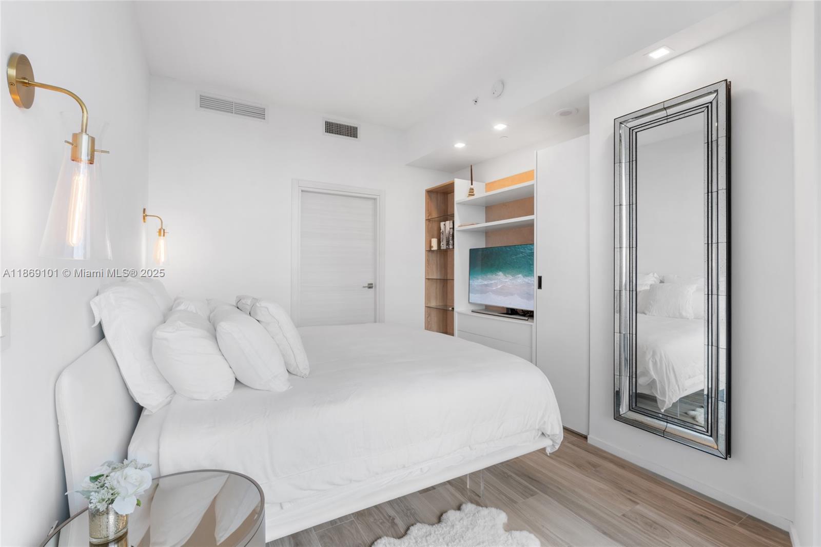 801 SMA RESIDENCES CONDO - Residential