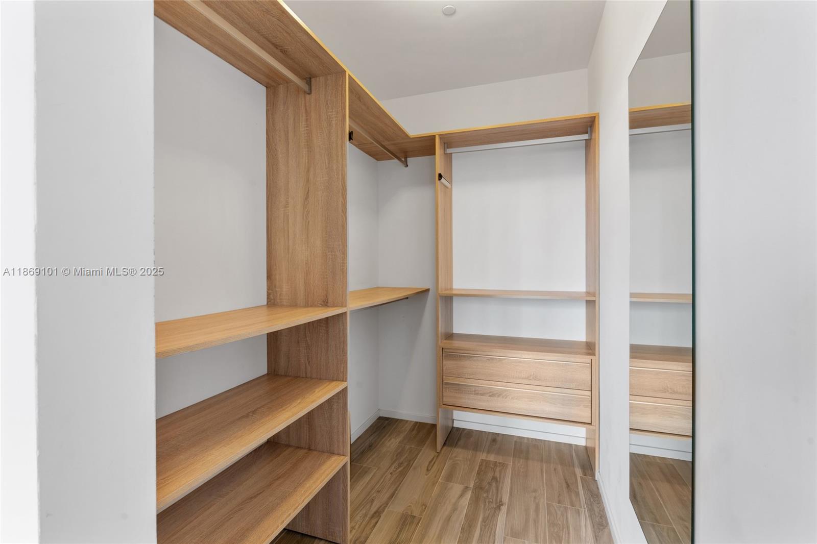 801 SMA RESIDENCES CONDO - Residential