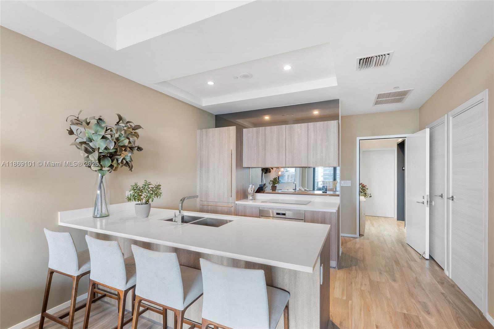 801 SMA RESIDENCES CONDO - Residential