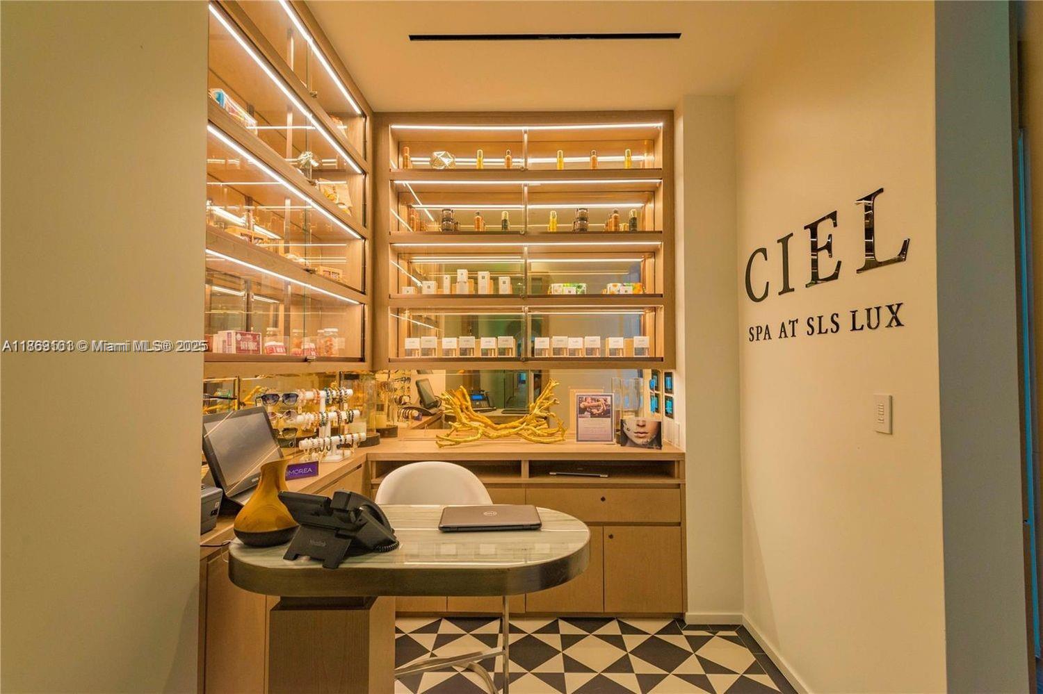 801 SMA RESIDENCES CONDO - Residential