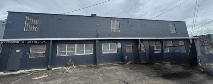 Excellent location, high ceilings and 3-phase power, landlord is open to negotiation.