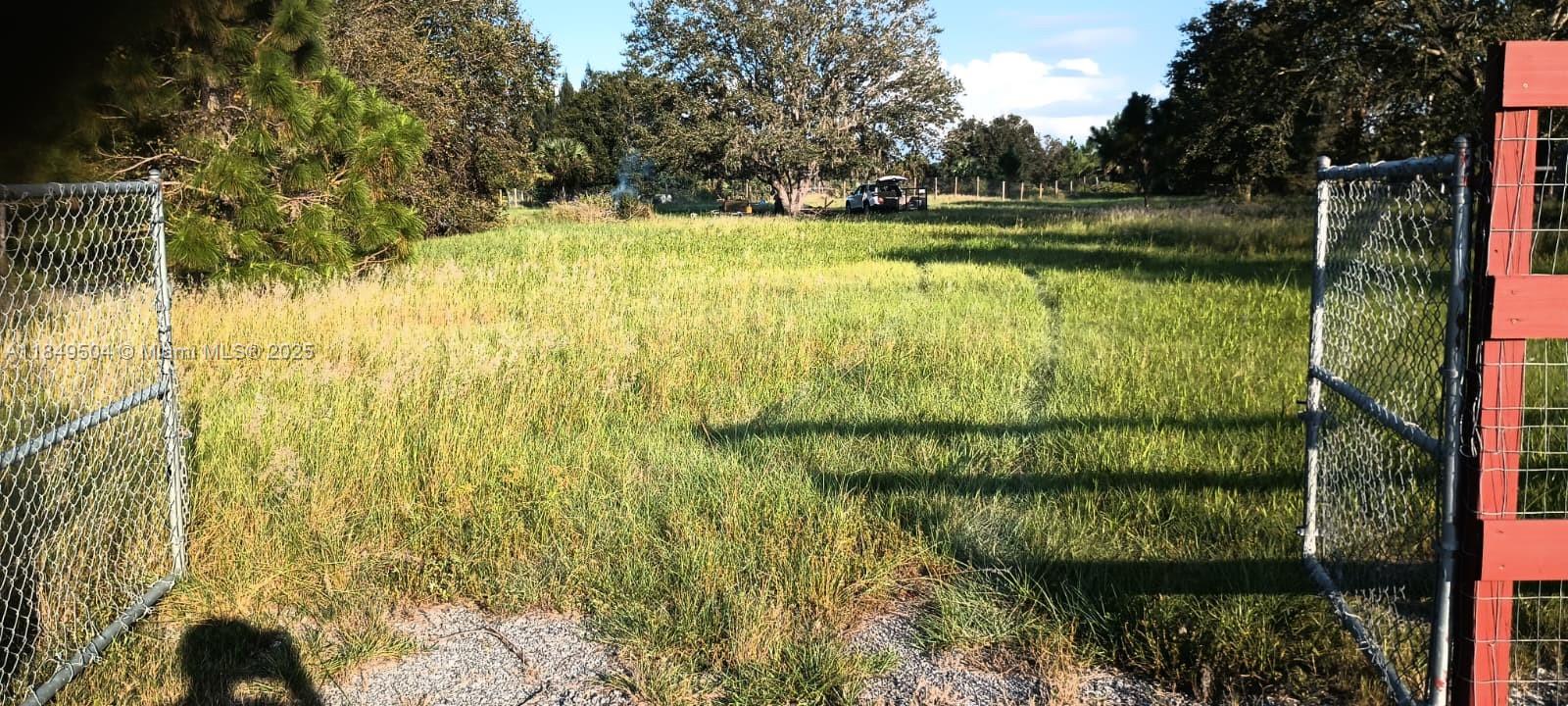 Great loctaion in the heart of MONTURA RANCHES, Take advange of this peice of land in a very quiet street with electricty and with fresh well water 100 feet deep. all fence in and the school close by.