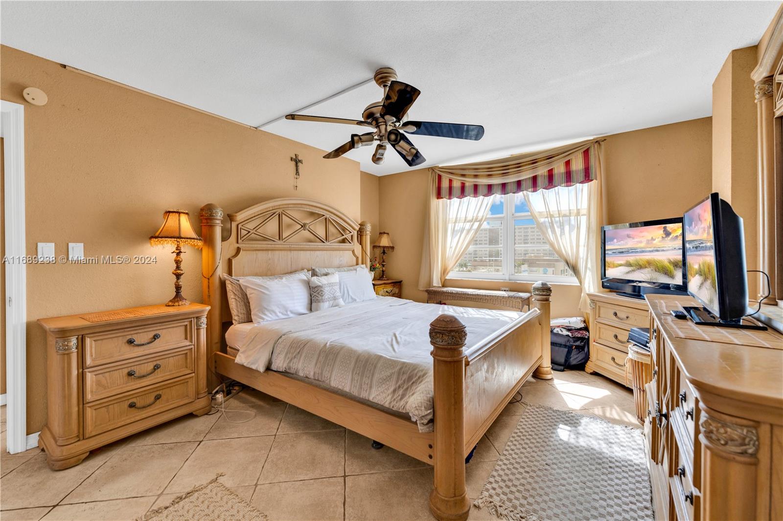 NASSAU HOUSE CONDOMINIUM - Residential