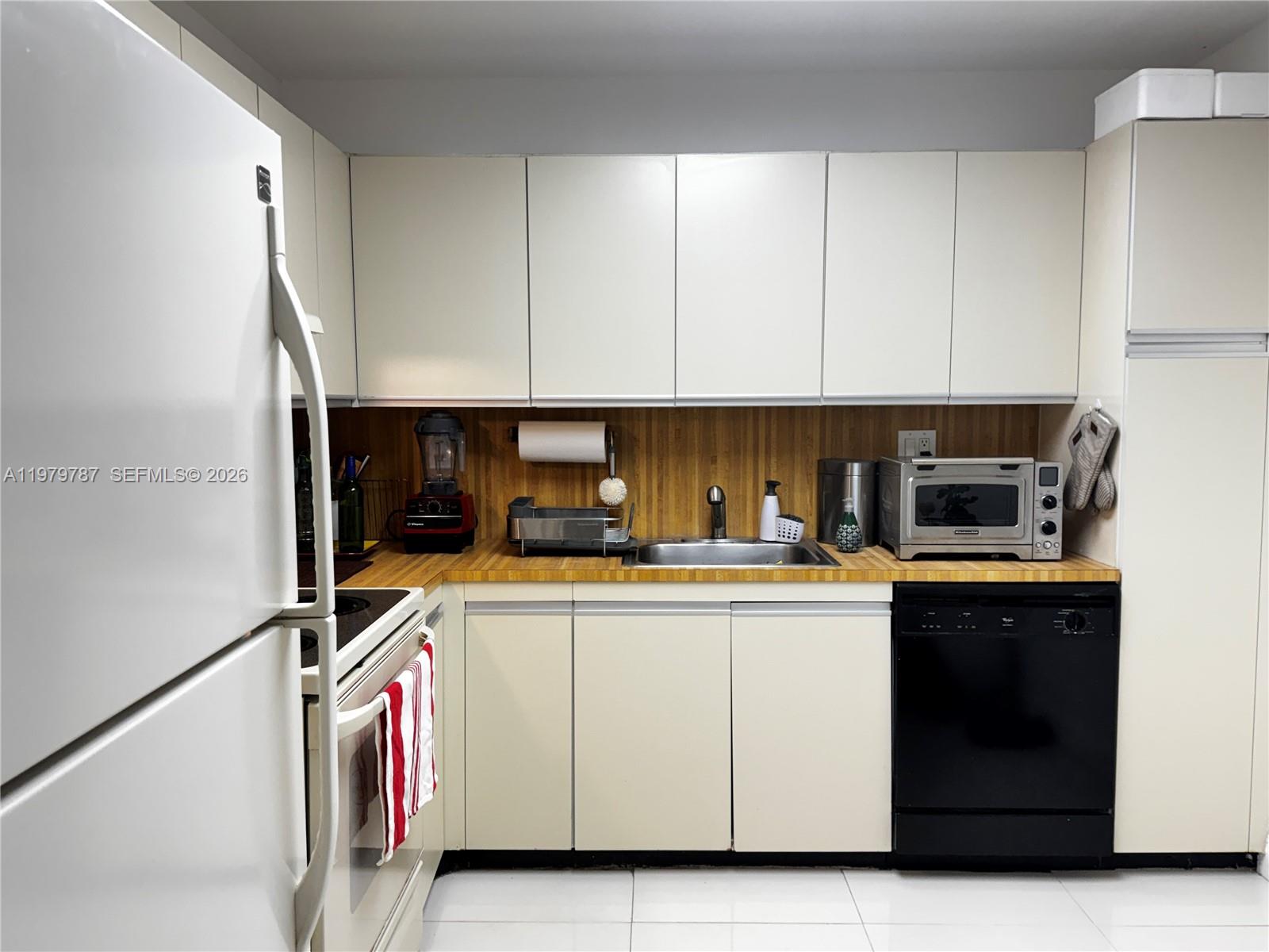 THE CLIPPER AT BISC COVE - Residential