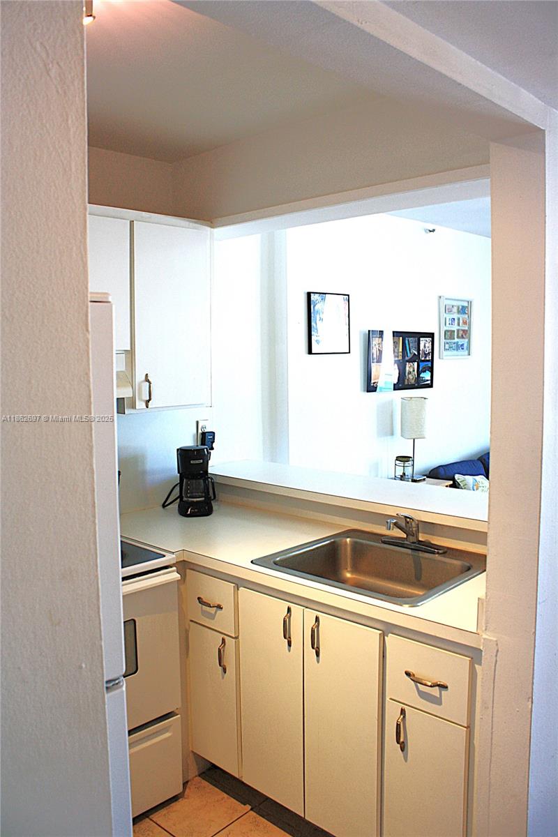 MIRADOR 1035 CONDO - Residential Lease