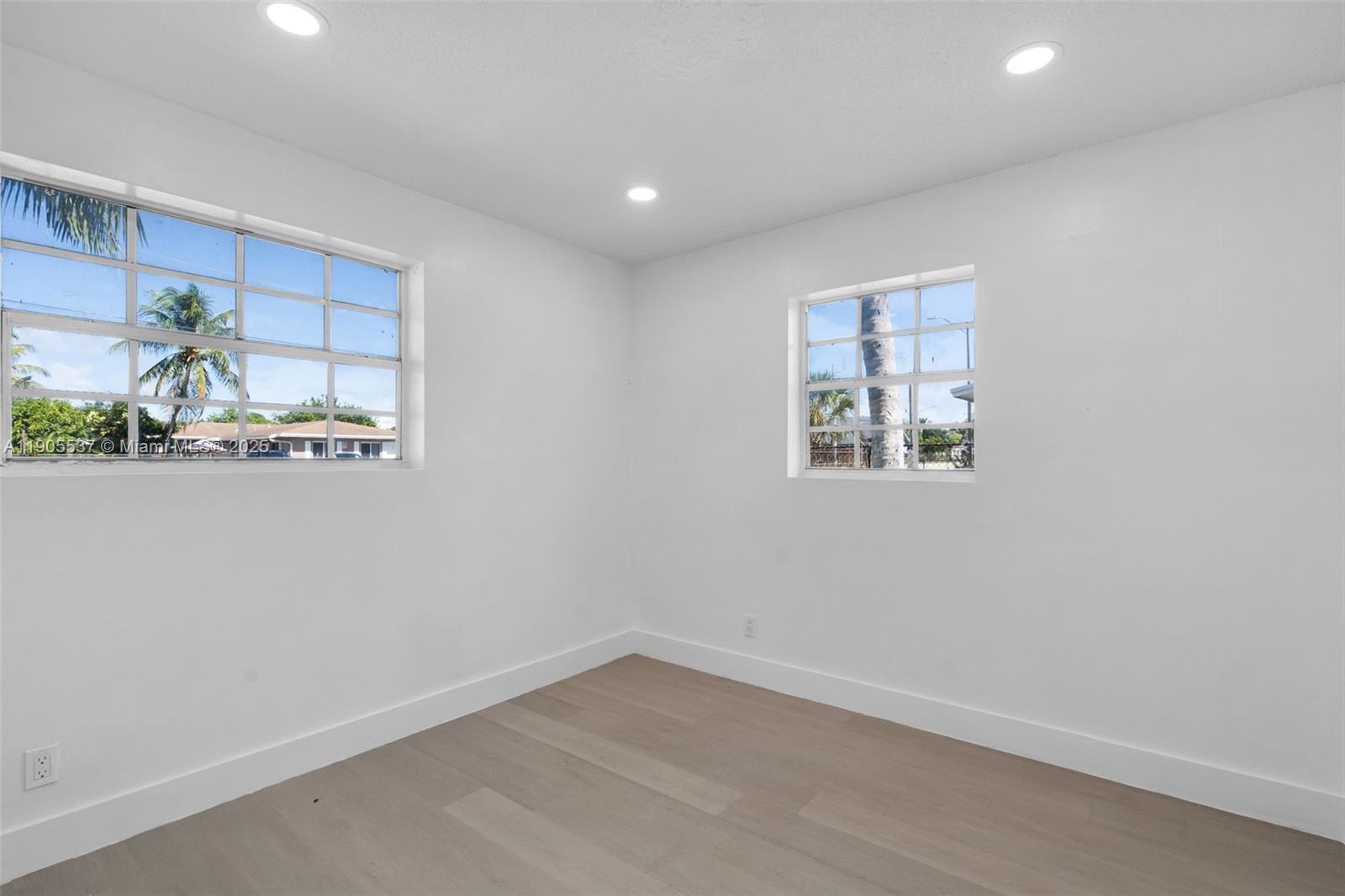 LAUDERDALE VILLAS - Residential