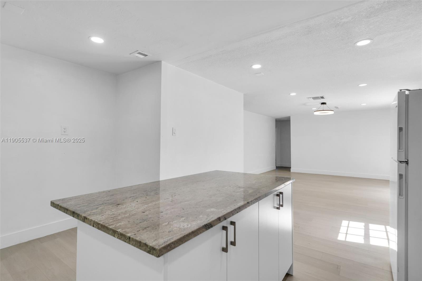 LAUDERDALE VILLAS - Residential