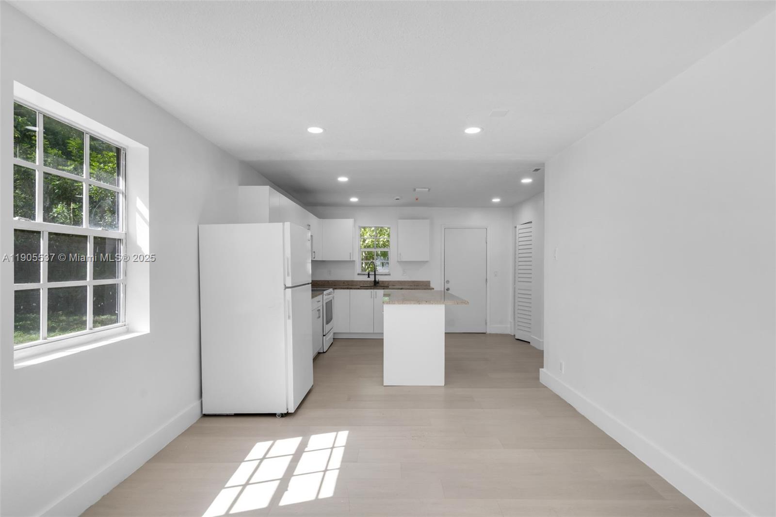 LAUDERDALE VILLAS - Residential